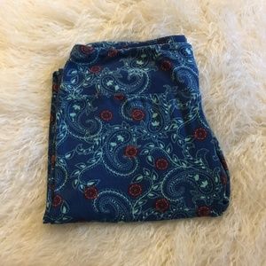EUC TC Leggings Paisley, green leaves, red flowers